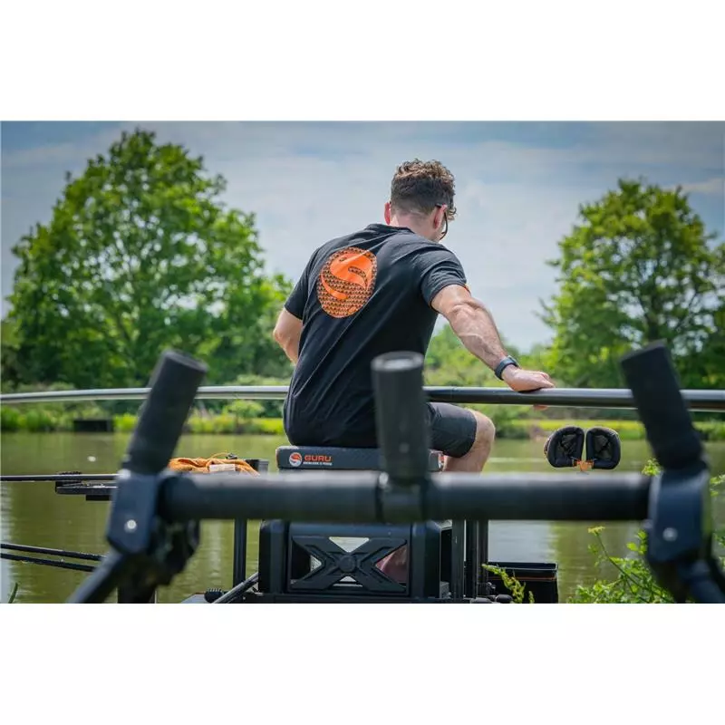 TEE SHIRT MANCHES COURTES HOMME GURU GRADIENT LOGO TEE - NOIR 3 TEE SHIRT MANCHES COURTES HOMME GURU GRADIENT LOGO TEE - NOIR – Image 3